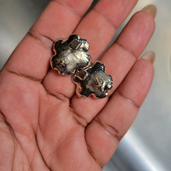 Silver flower earrings - Picture 2 of 4